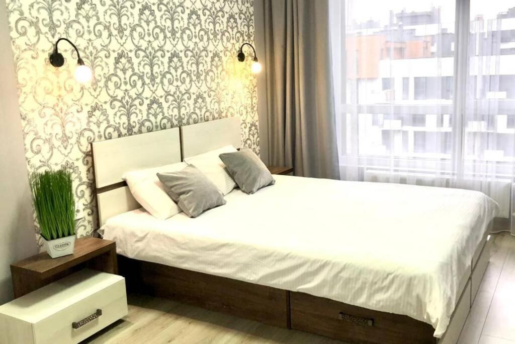 Apartamento Новобудова Місто Трав, Р-Н Вікторії Гарденс Leópolis Exterior foto