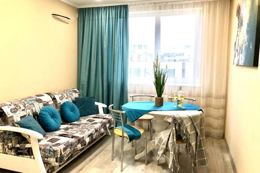 Apartamento Новобудова Місто Трав, Р-Н Вікторії Гарденс Leópolis Exterior foto