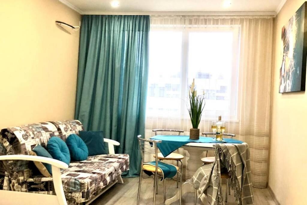 Apartamento Новобудова Місто Трав, Р-Н Вікторії Гарденс Leópolis Exterior foto